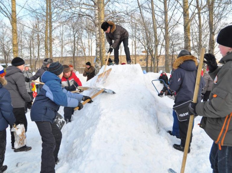 Как возвести правильную снежную крепость: пошаговая инструкция