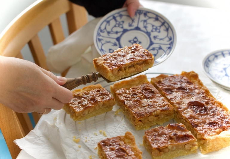 Пирог с арахисовой пастой и беконом